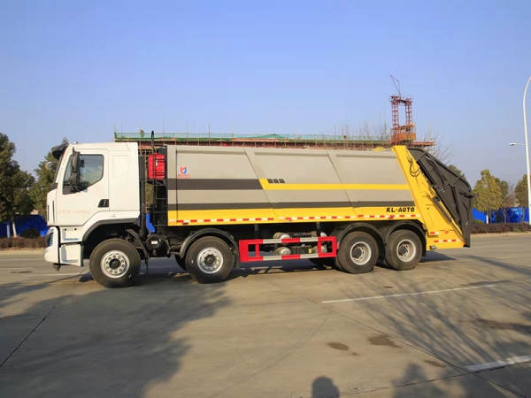 Liuqi front four rear eight compressed garbage truck