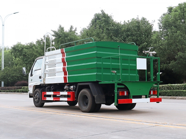 JIANGLING 5 cubic meters spray truck