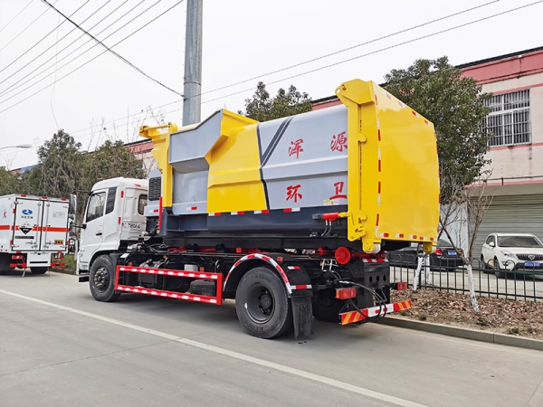 TIANJIN Hook-arm Garbage Truck