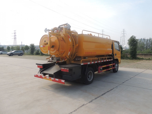 Dongfeng 6 cubic meters cleaning and suction truck