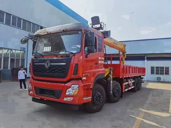 Dongfeng tianlong front four rear eight straight boom crane