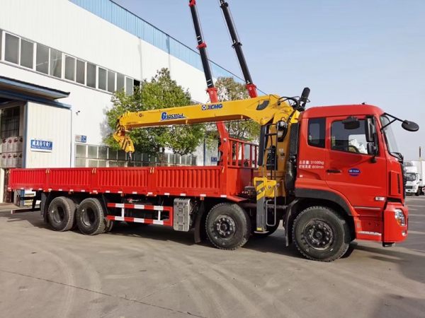 Dongfeng tianlong front four rear eight straight boom crane