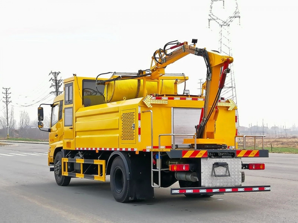 Dongfeng Tianjin Wall Cleaning Vehicle