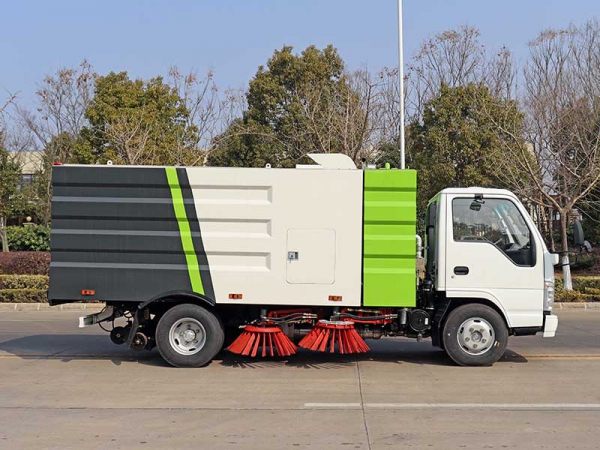 Isuzu Road Sweeper