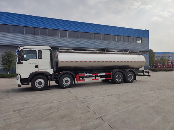 SINOTRUK Duty Vehicle Front Four Rear Eight 22 Square Milk Tanker Trucks