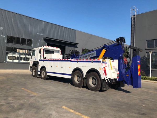 Heavy Vehicle Haworth 50-ton towing and lifting one-piece barricade truck