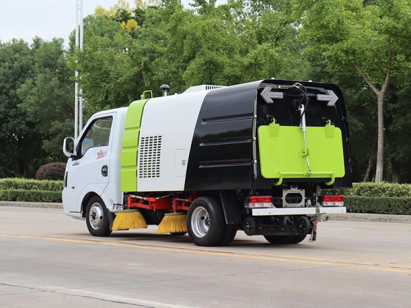 Dongfeng Touyi 4 cubic meters road sweeper