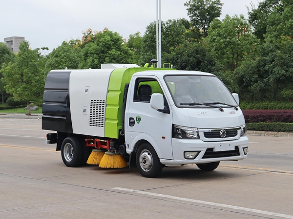 Dongfeng Touyi 4 cubic meters road sweeper