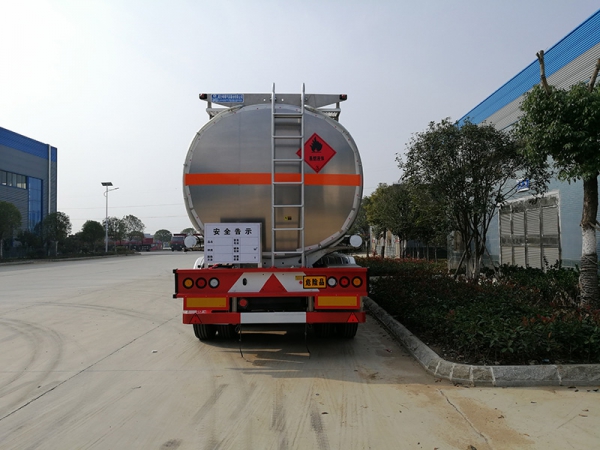 Dongfeng Tianlong 46-party semi-trailer aluminum alloy oil tanker