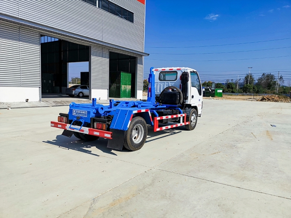 Isuzu 6 Cubic Square Hooked Garbage Truck