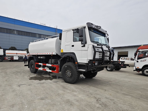 SINOTRUK Truck Haowo Engineering Chassis 10-ton Drinking Water Truck