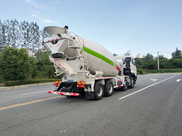 Dongfeng Tianlong 4-axle mixer