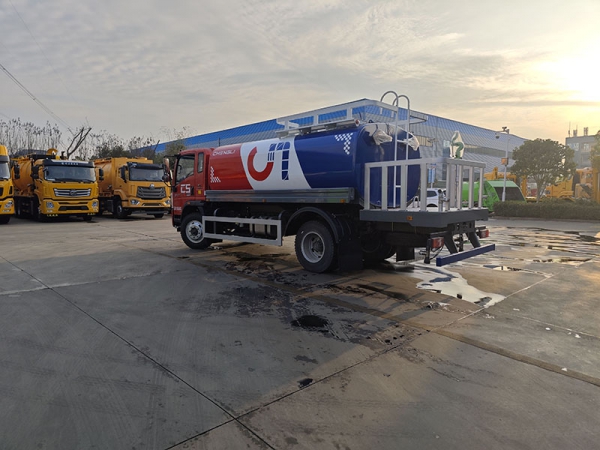 SINOTRUK Vehicle Haworth 8-ton Drinking Water Truck