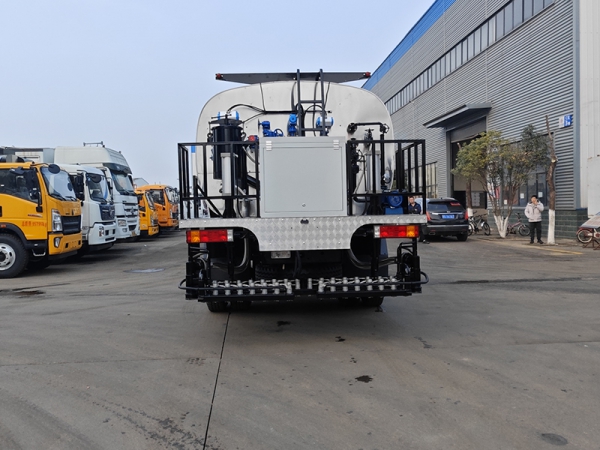 Shaanqi 10 cubic meters asphalt sprinkler truck