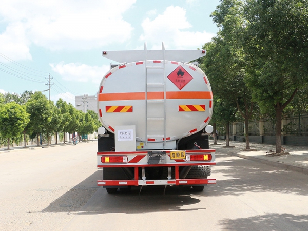 Foton front four rear eight 20 tons fuel trucks