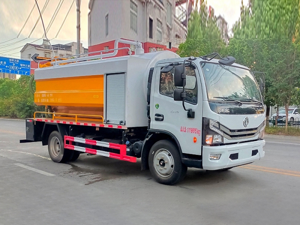 12 cubic meters Dollywood cleaning and suction trucks