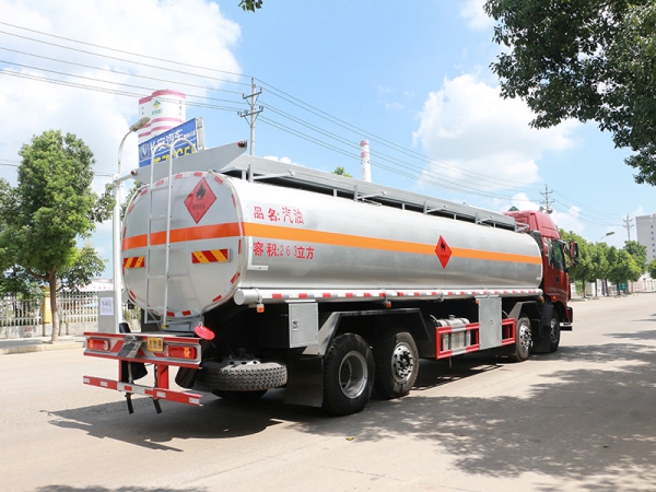 Foton front four rear eight 20 tons fuel trucks