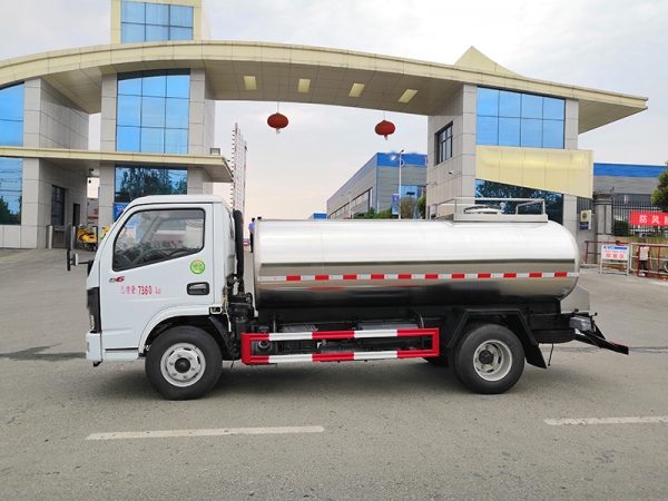 Dongfeng Dolica 4.7 square meters milk tanker truck