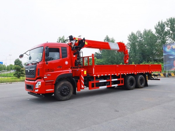 Dongfeng Tianlong VL rear double axle on 2 tons straight boom crane