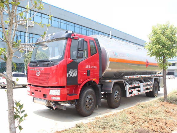 Jiefang front four rear eight 20 tons aluminum alloy tanker truck