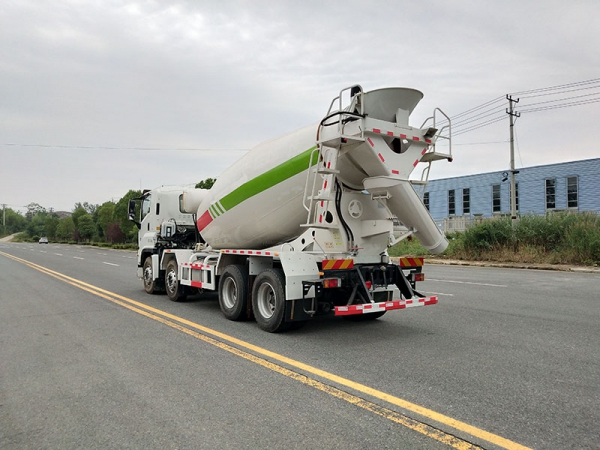 Isuzu 4-axle mixer