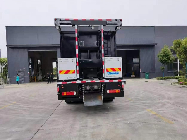 SINOTRUK Duty Vehicle Front Four Rear Eight Thin Slurry Sealer Trucks