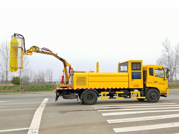 Dongfeng Tianjin Wall Cleaning Vehicle