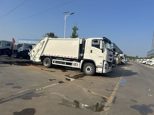 Isuzu 12 cubic meters compressed garbage truck