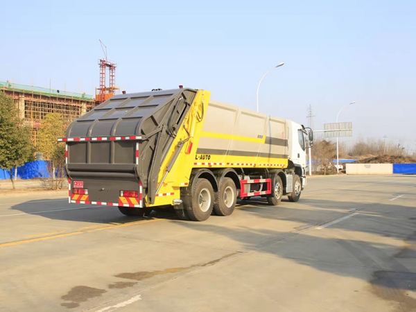 Liuqi front four rear eight compressed garbage truck