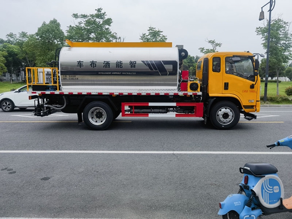 Shaanqi 12 cubic meters sprinkler truck