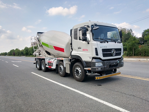 Dongfeng Tianlong 4-axle mixer