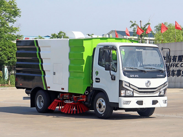 Dongfeng 6 cubic meters cleaning truck