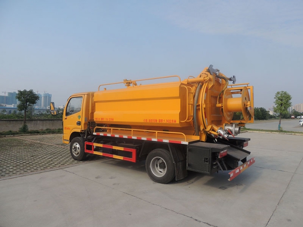 Dongfeng 6 cubic meters cleaning and suction truck