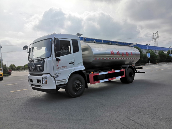 Dongfeng Tianjin 13 square meters milk tanker