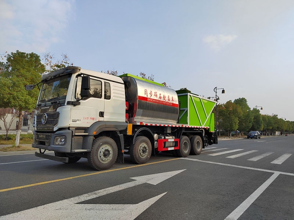 Shaanqi 8x4 Synchronized Gravel Sealing Vehicle