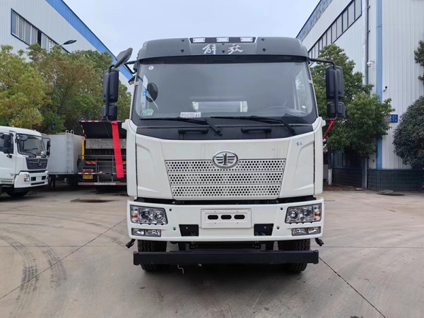 Jiefang Sprinkler Truck