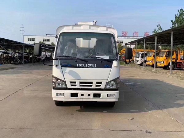 Isuzu 100P Dust Extractor