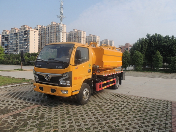 Dongfeng 6 cubic meters cleaning and suction truck