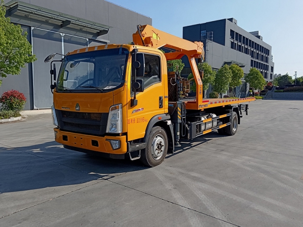 SINOTRUK Vehicle Haworth One-Trailer-Two With Crane Clearance Truck