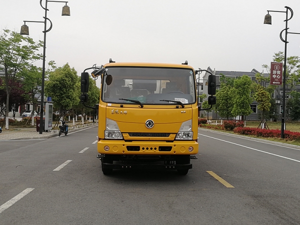 Tianjin 8-party intelligent asphalt sprinkler trucks