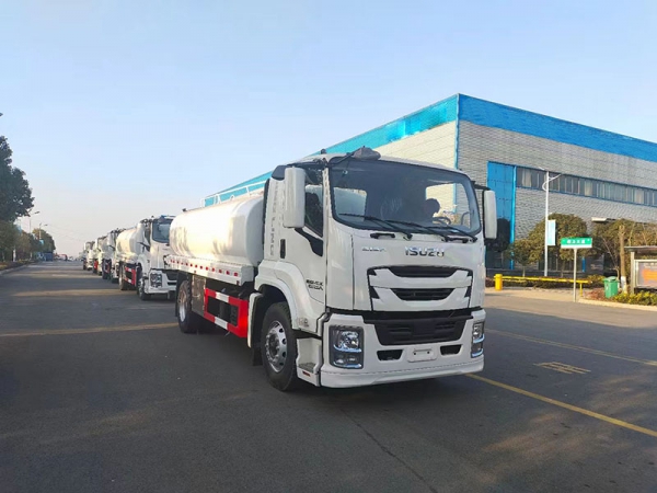 Isuzu 12-ton drinking water truck