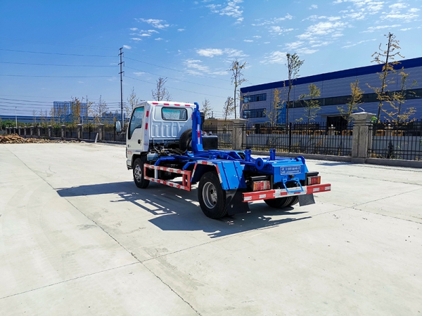 Isuzu 6 Cubic Square Hooked Garbage Truck