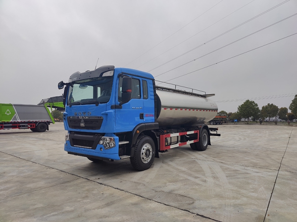 SINOTRUK Vehicle Haworth 13 Square Milk Tanker