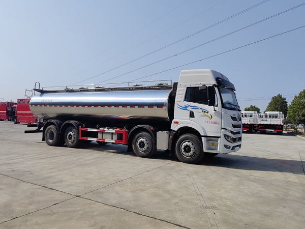 Jiefang front four rear six 22 square milk tanker