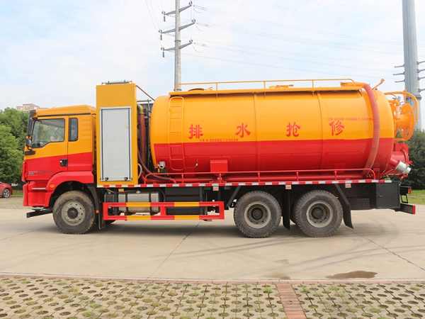 Shaanqi Delong M3000 Cleaning and Suction Vehicle