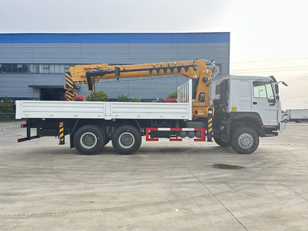 Guo San SINOTRUK Duty Truck Haworth Crane