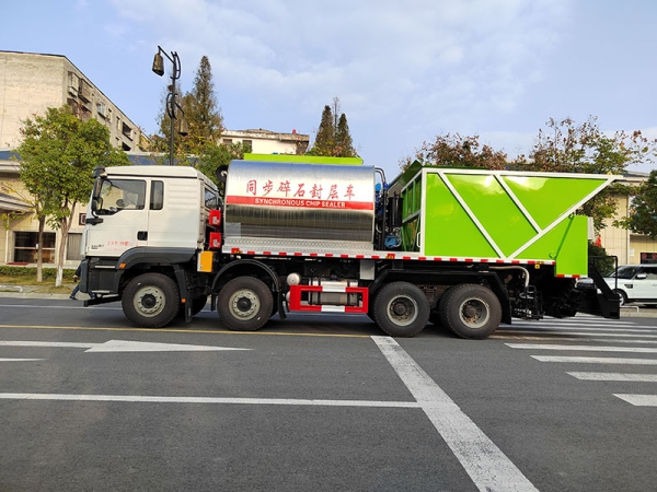 Shaanqi 8x4 Synchronized Gravel Sealing Vehicle