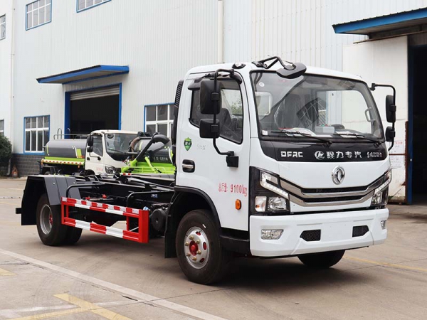 Dongfeng Dolica Hook Arm Garbage Truck