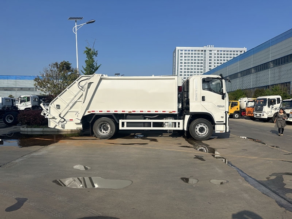 Isuzu 12 cubic meters compressed garbage truck