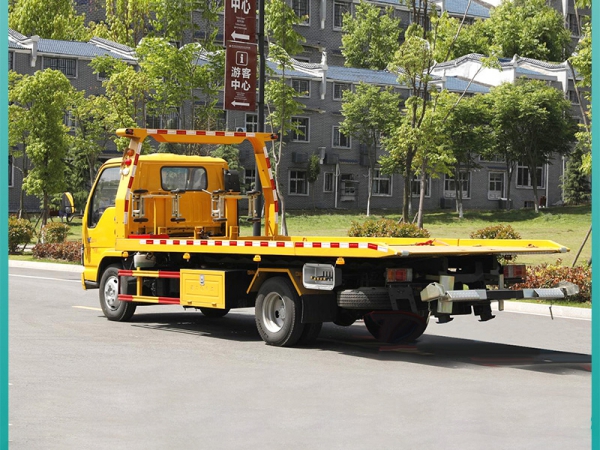 4-ton Isuzu 600P flatbed truck